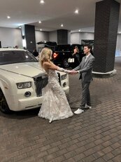 Photo of Limo and Bride